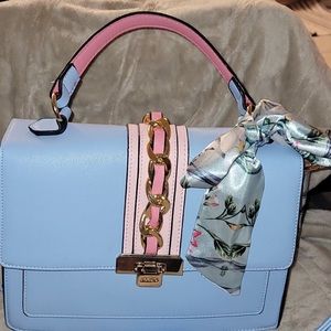 Beautiful anniebrook bag in blue and pink. By aldo